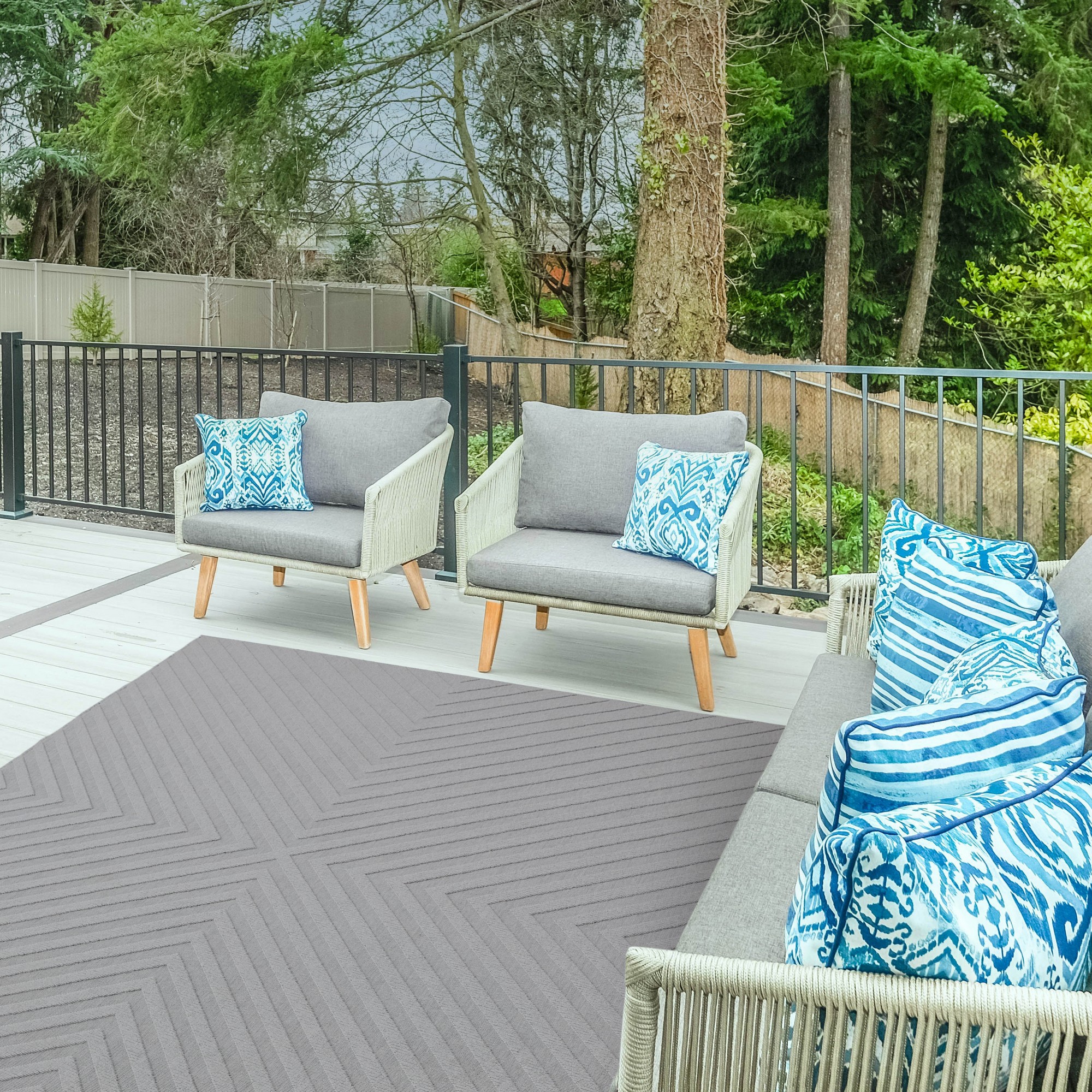 Antibes Arrow Geometric Outdoor Rugs In An07 Grey